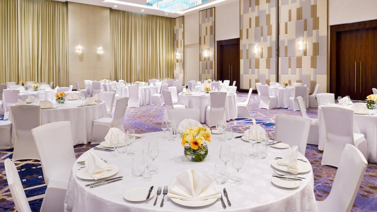 Holiday Inn Dubai Al-Maktoum Airport By Ihg Luaran gambar